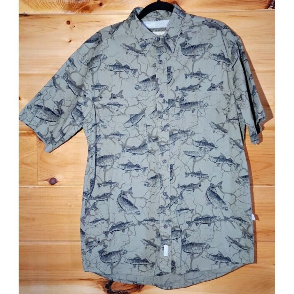 Cabela's Vented Fishing Shirt Mens Size M Green Short Sleeve Button Up with Fish